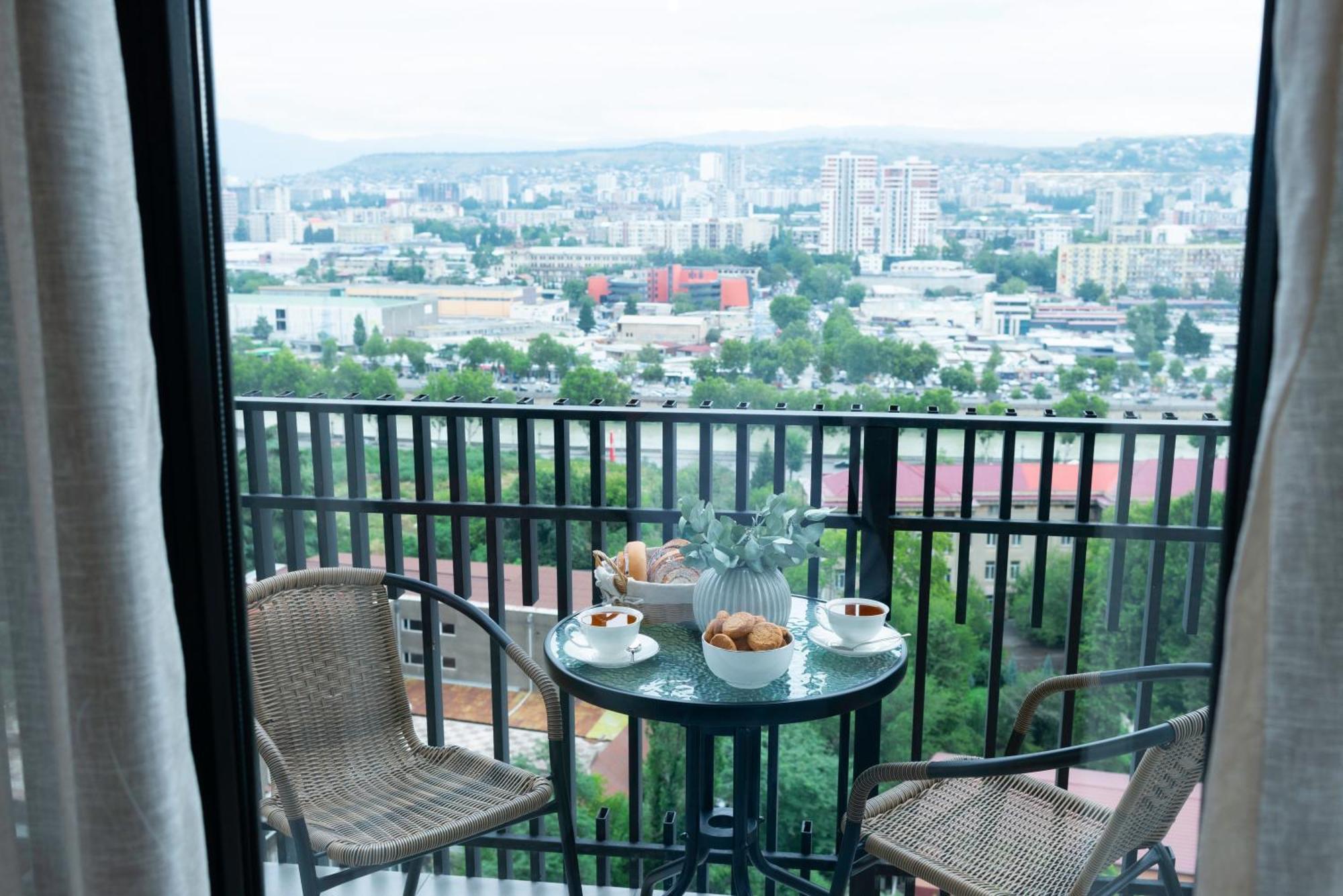 Pool House Hotel Tbilisi Exterior foto